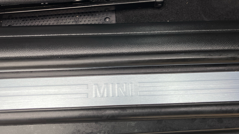 MINI Hatchback 1.5 Cooper Classic 3dr Petrol Hatchback